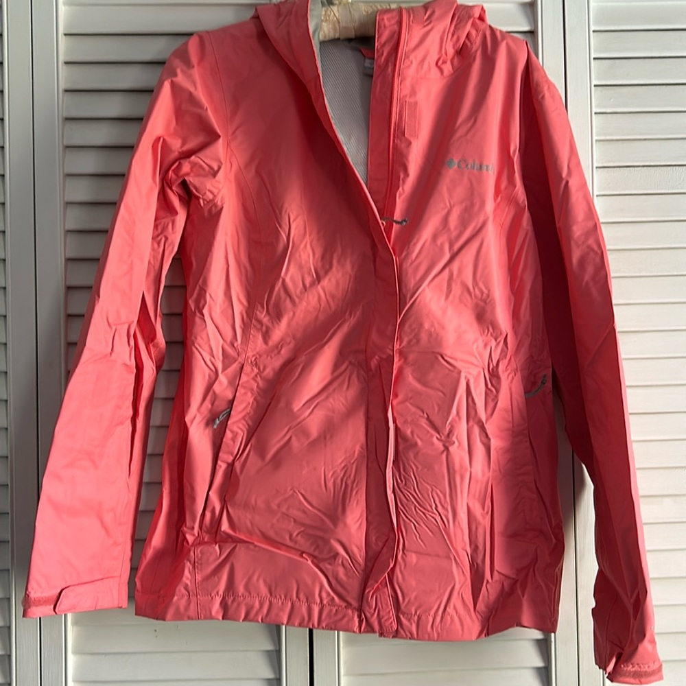 Columbia rain jacket with hood, side pockets  size S